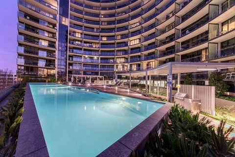 Perfectly Located Modern Apartment - Canberra CBD - Accommodation Coffs Harbour 1