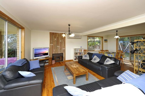 Pet Friendly Lentara St 10 - Fingal Bay - Accommodation Coffs Harbour 2