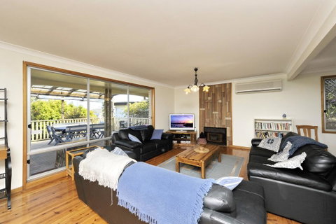 Pet Friendly Lentara St 10 - Fingal Bay - Accommodation Coffs Harbour 1