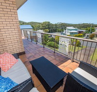 Pet Friendly Lentara St 8 - Fingal Bay - Accommodation Coffs Harbour