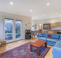 Plovers Rest - central 3 bedroom cottage with small orchard - Accommodation Coffs Harbour