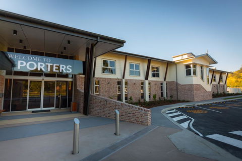 Porter's Plainland Hotel - Accommodation Coffs Harbour 0
