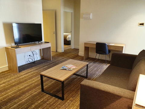 Porter's Plainland Hotel - Accommodation Coffs Harbour 1