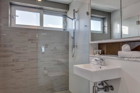 Professional Living Minutes From The City - Accommodation Coffs Harbour 2