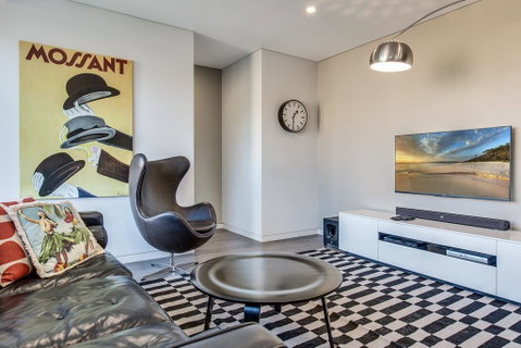 Professional Living Minutes From The City - Accommodation Coffs Harbour 0