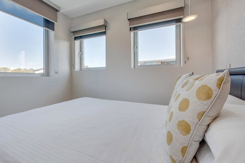 Professional Living Minutes From The City - Accommodation Coffs Harbour 3