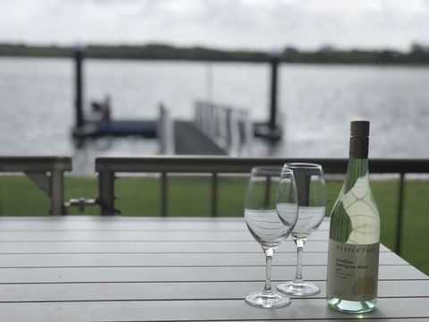 Quiet River Front Escape Walk To Ocean Street & Shops - Accommodation Coffs Harbour 0