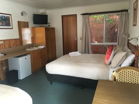 Railway Motel Myrtleford - Accommodation Coffs Harbour 1