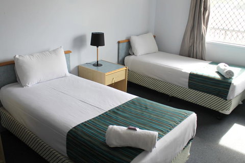Rocky Glen Hotel Motel Gladstone - Accommodation Coffs Harbour 1