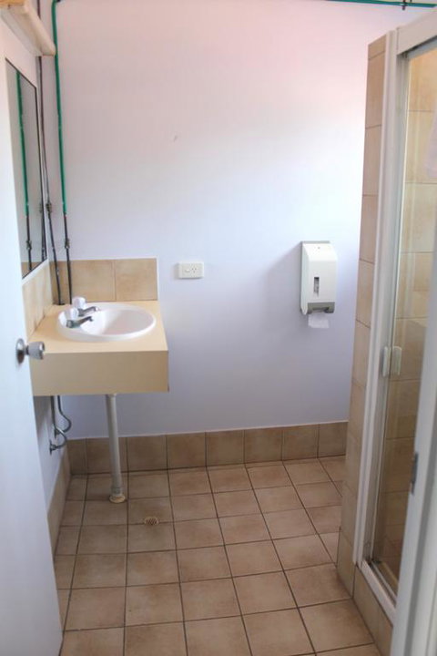 Rocky Glen Hotel Motel Gladstone - Accommodation Coffs Harbour 3