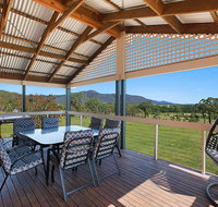 Rosamund House in Broke 4br House in walking distance to Cellar Doors - Accommodation Coffs Harbour