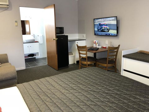 Roydons Motor Inn - Accommodation Coffs Harbour 1