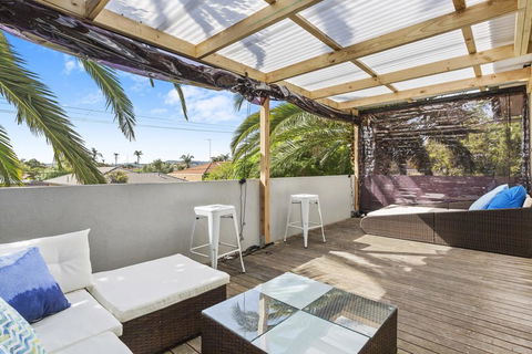 SANTORINI BEACH HOUSE - SAFETY BEACH - Accommodation Coffs Harbour 3