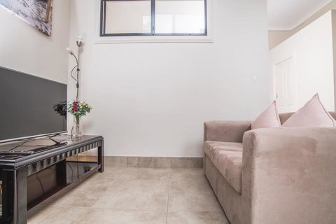 Scenic Illawong Riverside Getaway 1bed1bath Unit - Accommodation Coffs Harbour 2