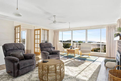 SEASIDE SERENITY 1 - Accommodation Coffs Harbour 0