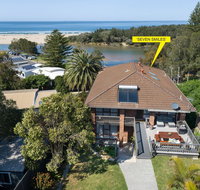 Seven Smiles - riverside location and ocean views - Accommodation Coffs Harbour
