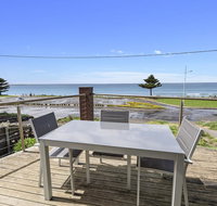 Shemara - Idyllic East Beach property with multiple living areas - Accommodation Coffs Harbour