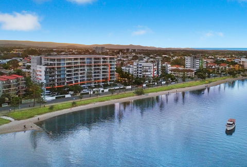 Silvershore Apartments On The Broadwater - Accommodation Coffs Harbour 1