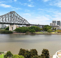 Spacious Executive 3 Bedroom - Brisbane CBD - Views - Pool - WIFI - Free parking - Accommodation Coffs Harbour