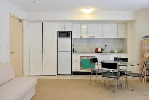 Spacious Studio By The Beach In Manly - Accommodation Coffs Harbour 1