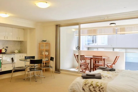 Spacious Studio By The Beach In Manly - Accommodation Coffs Harbour 0