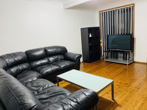 Spacious Townhouse In Wollongong - Accommodation Coffs Harbour 1