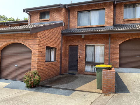 Spacious Townhouse In Wollongong - Accommodation Coffs Harbour 3