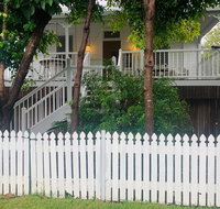 Stranded in Oz Stay in Relaxing Environment FREE WIFI NETFLIX POOL AIR CON - Accommodation Coffs Harbour