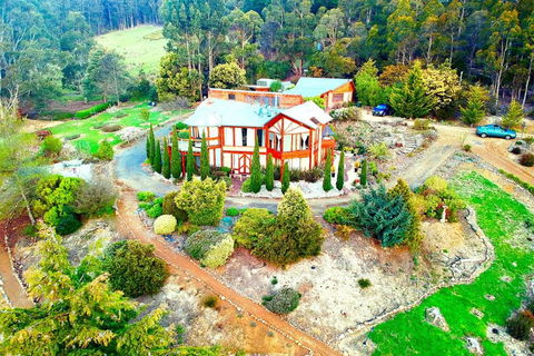 STUNNING HOME WITH AMAZING VIEWS - Just 20 Mins To The City And Only 10 To MONA! - Accommodation Coffs Harbour 2
