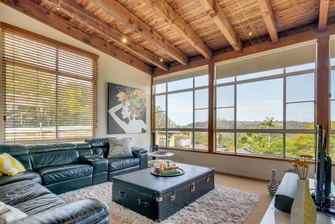 STYLISH & RELAXED LAKE HOME // NARRABEEN - Accommodation Coffs Harbour 2