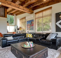 STYLISH  RELAXED LAKE HOME // NARRABEEN - Accommodation Coffs Harbour