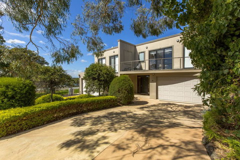 STYLISH, SUN-DRENCHED AND SOPHISTICATED - Accommodation Coffs Harbour 0