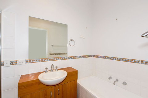 STYLISH, SUN-DRENCHED AND SOPHISTICATED - Accommodation Coffs Harbour 2