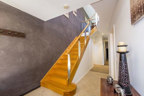 STYLISH, SUN-DRENCHED AND SOPHISTICATED - Accommodation Coffs Harbour 1