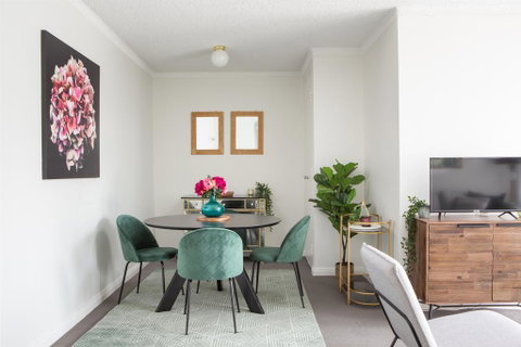 Sunny Apartment In Quiet And Green Neighbourhood - Accommodation Coffs Harbour 2