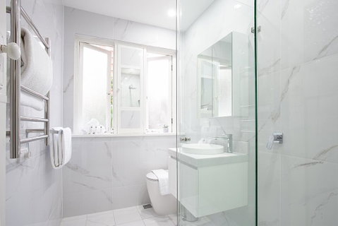 Sunlit 2-bed Apartment Metres From The Beach - Accommodation Coffs Harbour 3