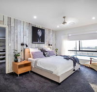 Sunset Penthouse Couples Retreat close to Airlie Beach Champagne on arrival - Accommodation Coffs Harbour