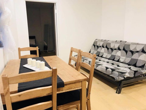 Sunset View 2 Bedroom Apt Next To Station - Accommodation Coffs Harbour 1