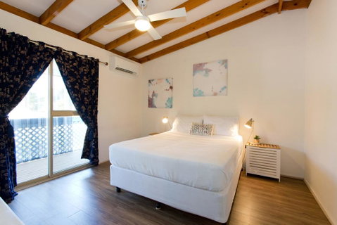 Surf And Sunsets, Beach Holiday Home Mandurah - Accommodation Coffs Harbour 3
