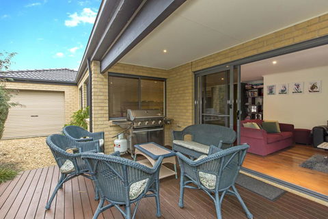 SURFSIDE GETAWAY IN PICTURESQUE INVERLOCH - Accommodation Coffs Harbour 3