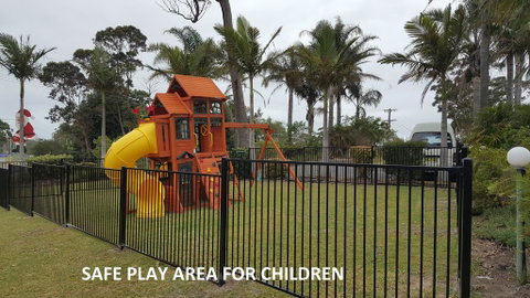 Tabourie Lake Motor Inn - Accommodation Coffs Harbour 1