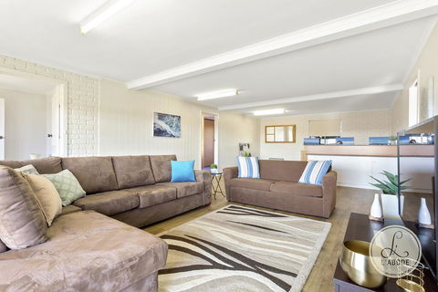 TASSIE SEASIDE SERENITY - L'Abode Accommodation - Accommodation Coffs Harbour 3