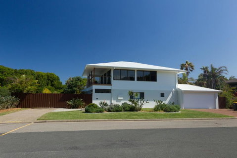 The Beach House At One Mile - 6 Burrawong - Accommodation Coffs Harbour 1