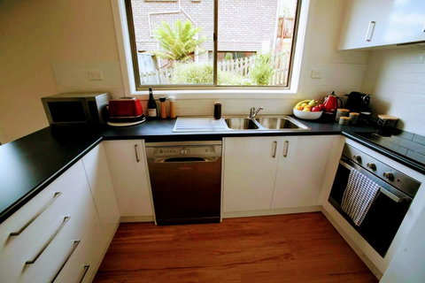 The View 2 Bed Unit With Stunning Hobart Outlook - Accommodation Coffs Harbour 9