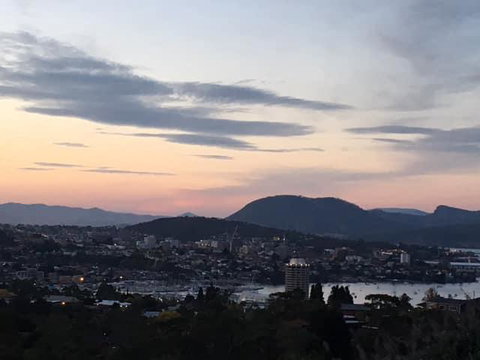 The View 2 Bed Unit With Stunning Hobart Outlook - Accommodation Coffs Harbour 2