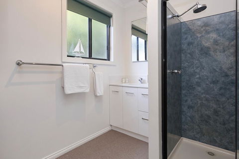 KINGFISHER COTTAGE Beachfront At The Binalong Bay - Accommodation Coffs Harbour 2