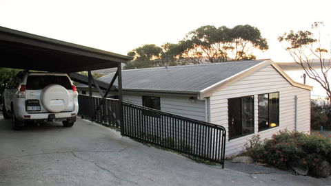 KINGFISHER COTTAGE Beachfront At The Binalong Bay - Accommodation Coffs Harbour 21