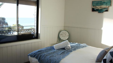 KINGFISHER COTTAGE Beachfront At The Binalong Bay - Accommodation Coffs Harbour 11