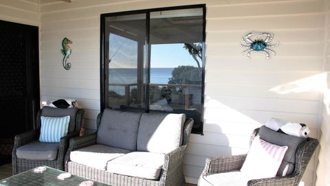 KINGFISHER COTTAGE Beachfront At The Binalong Bay - Accommodation Coffs Harbour 7