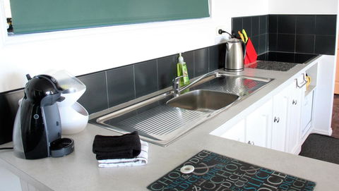 KINGFISHER COTTAGE Beachfront At The Binalong Bay - Accommodation Coffs Harbour 18